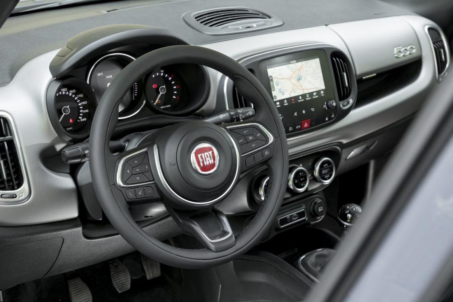 Интерьер Fiat 500L 2017 года  (фото 16 из 45)